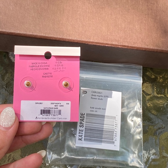 Kate Spade Pink Magenta Flower Earrings NWT - Picture 12 of 16